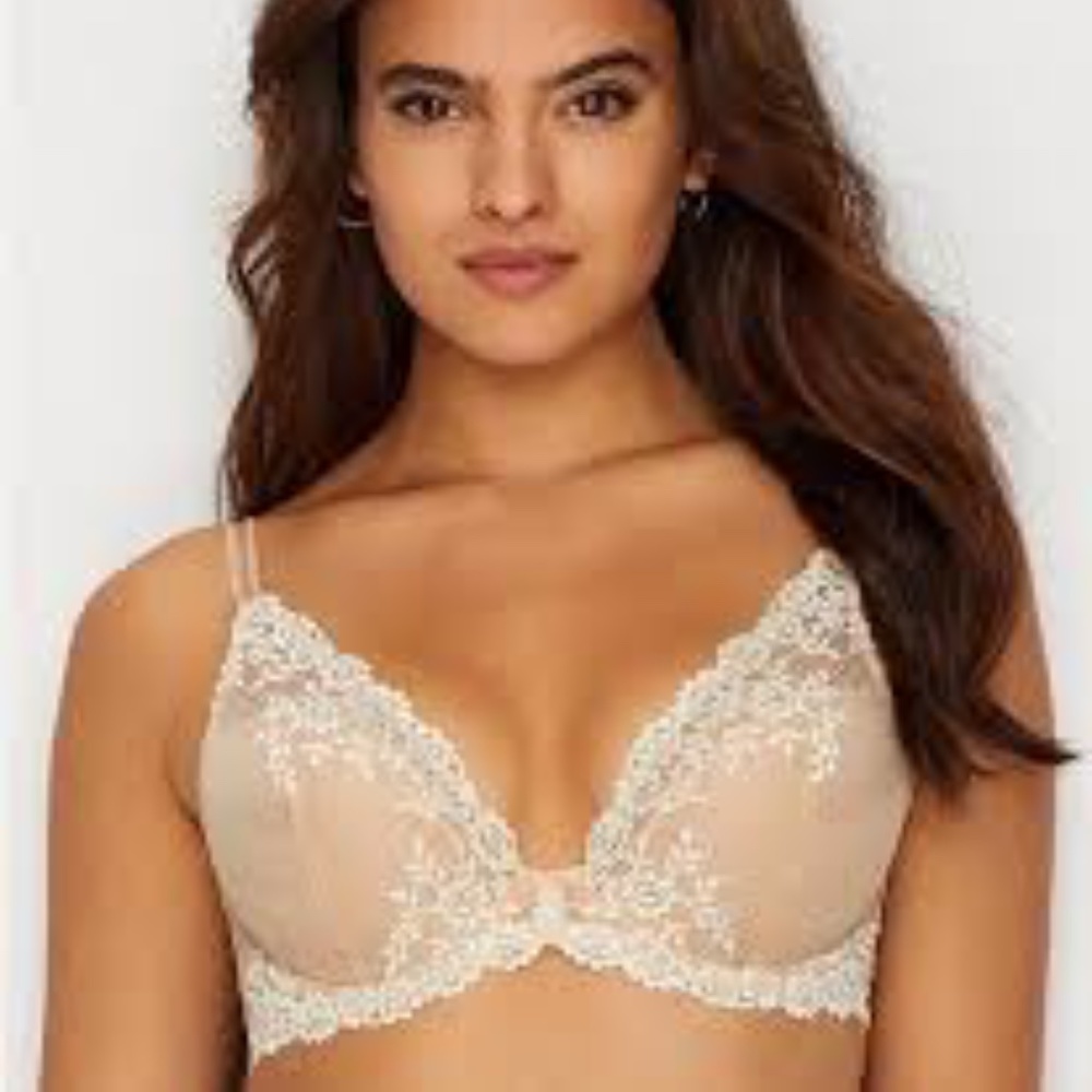 2 WACOL Embrace Lace Plunge Braws +Free Boyshorts